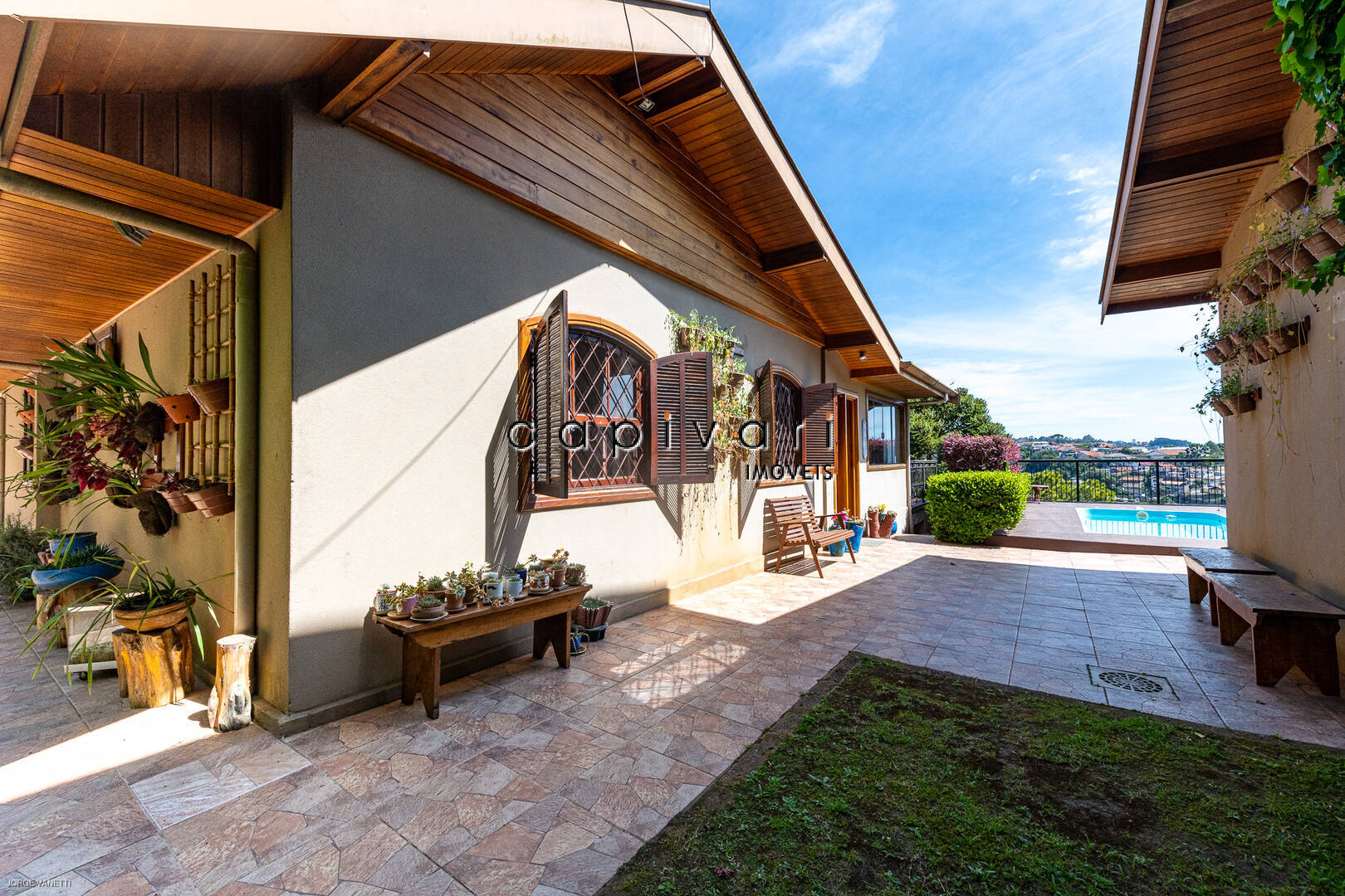 Casa, 4 quartos, 244 m² - Foto 1